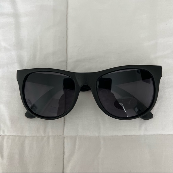 New Tiége Hanley Uncomplicated Sunglasses - Picture 6 of 16